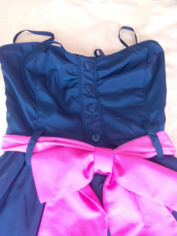 Vestido o camiseta de fiesta