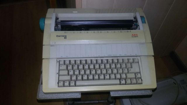 Máquina escribir eléctrica carrera