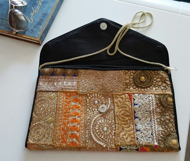 CARTERA DE MANO A ESTRENAR