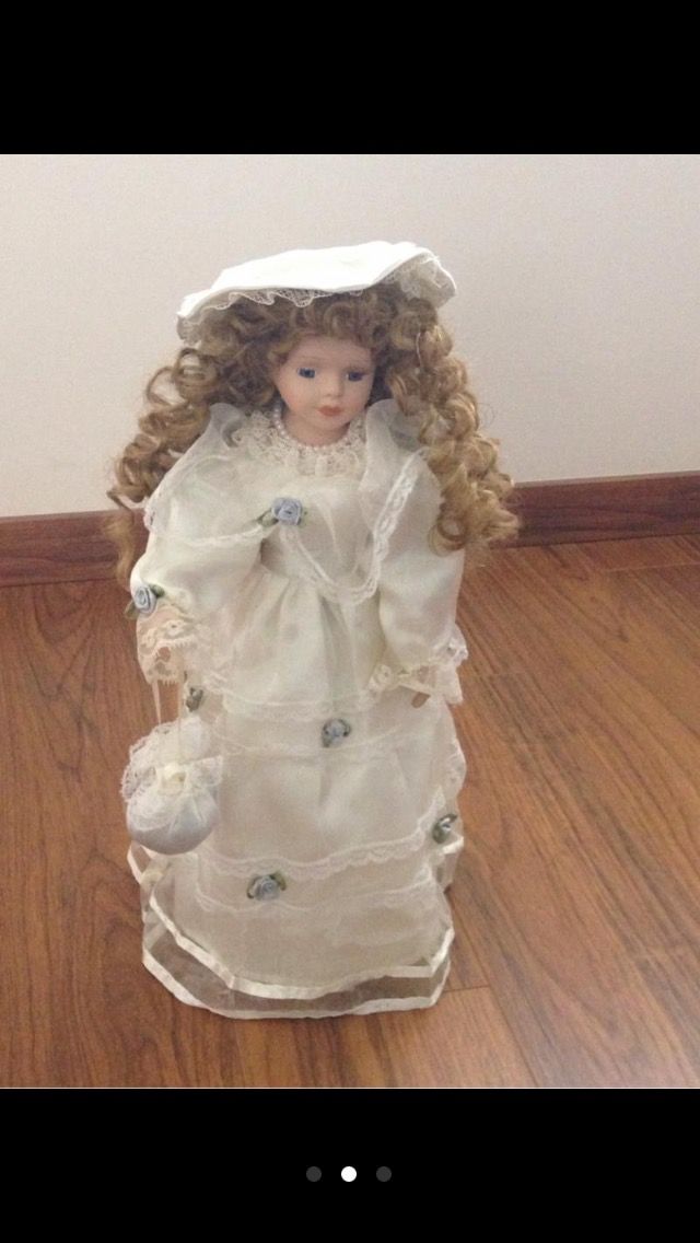 MUÑECA DE PORCELANA COLECCIÓN
