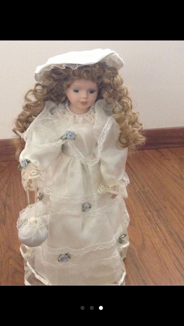 MUÑECA DE PORCELANA COLECCIÓN