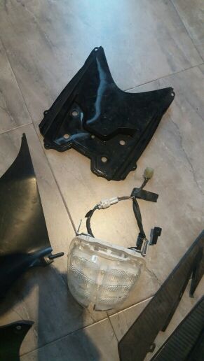 Plasticos faro y tapa colin gsxr k6 k7 k8 k9