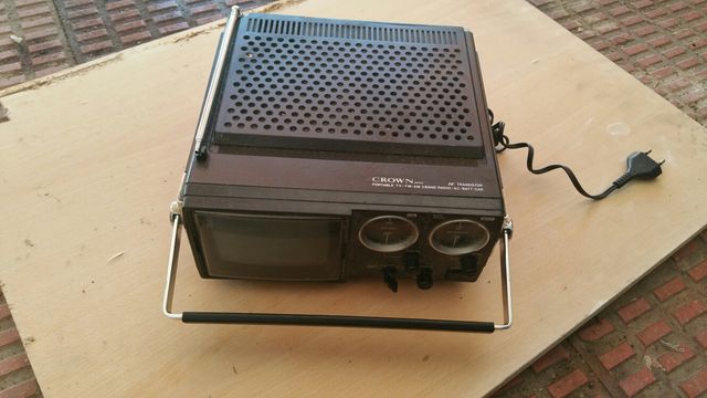 Televisión portatil crown vintage