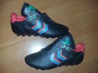 Botas de fútbol Hummel N 37. Ideal 9-10 años de segunda mano por 11 EUR en  Segovia en WALLAPOP
