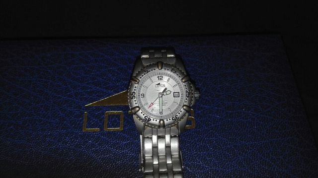 Reloj Lotus en perfecto estado.