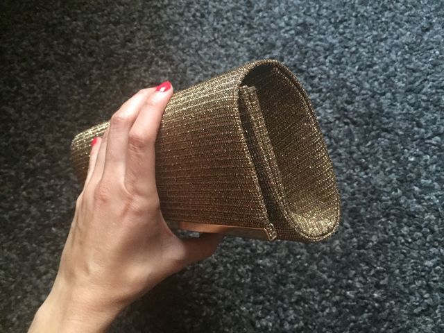 Bolso dorado para boda