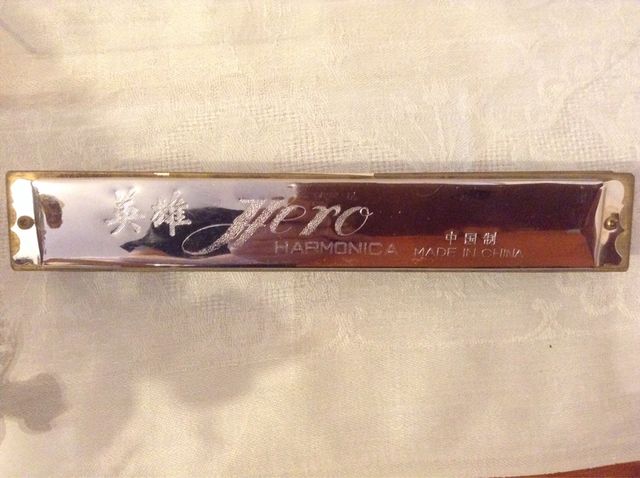 HARMONICA VINTAGE HERO