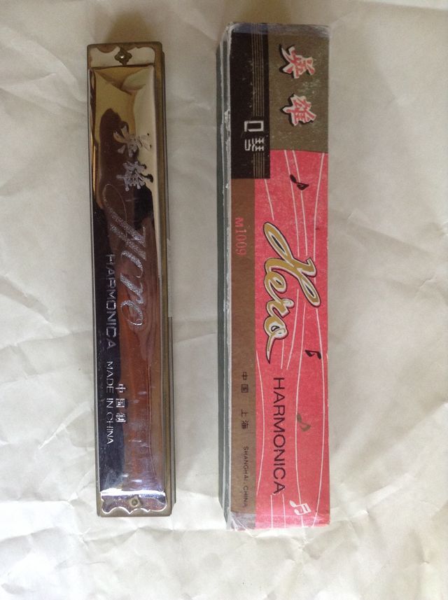 HARMONICA VINTAGE HERO