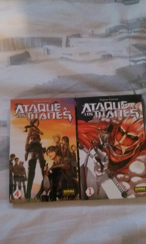 Shingeki no kyojin/Attack on titan/Ataque a los titanes tomo 1 y 4