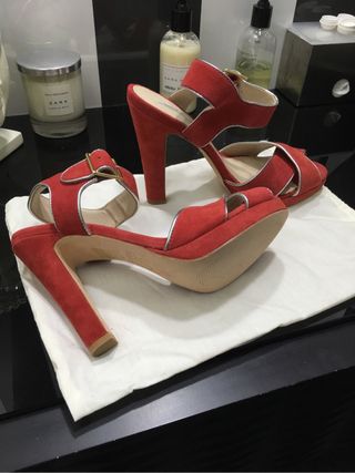 Sandalias Rojas Bimba y Lola de segunda mano por 45 EUR en Sevilla en  WALLAPOP
