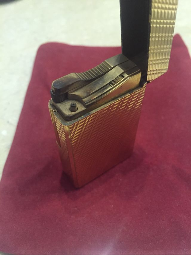 Mechero Dupont bañado en oro