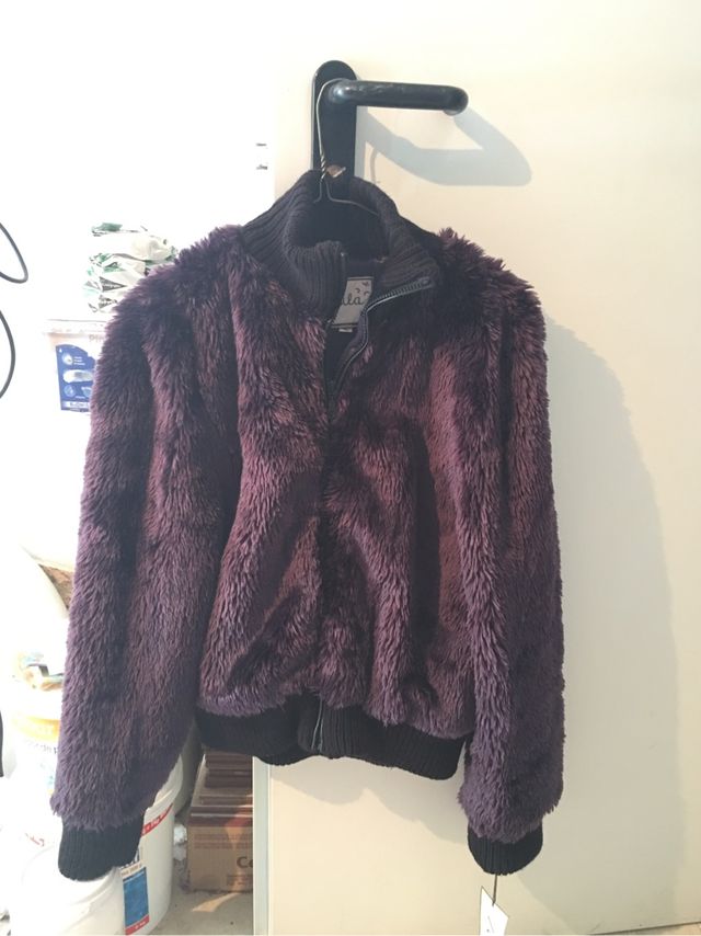 Chaqueta morada de pelo