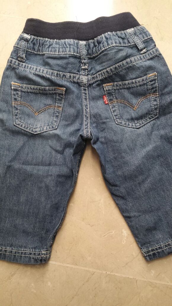 LEVI'S  TALLA 12 MESES. IMPECABLE