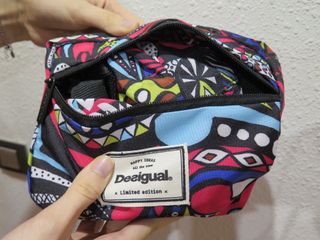 Bolsa de viaje Desigual de segunda mano por 18 EUR en Barcelona en WALLAPOP