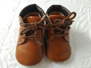 Botas bebé tipo Timberland o Panama Jack de segunda mano por 7 EUR en  Santiago de Compostela en WALLAPOP