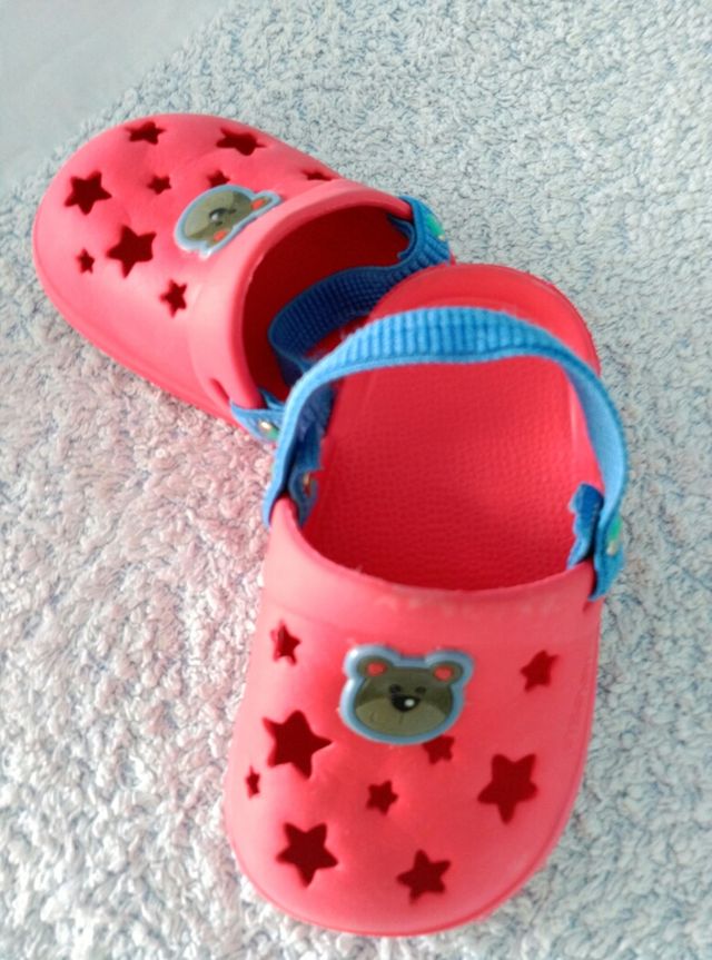 Zuecos piscina nuevos rojos