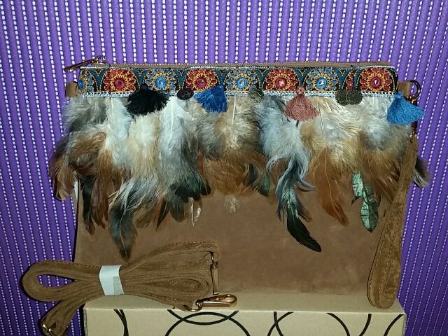 Bolso piel y plumas