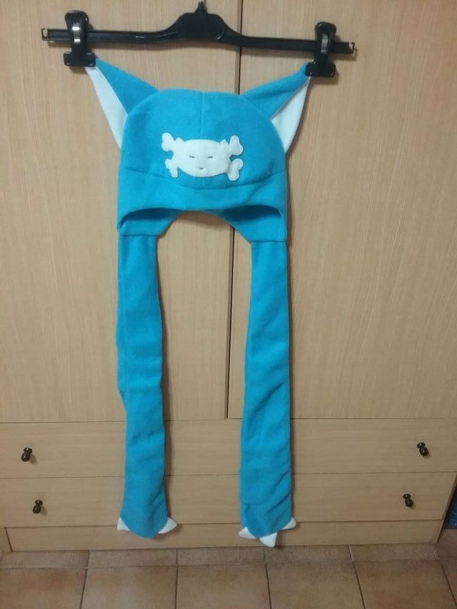 Gorro con orejas con mangas