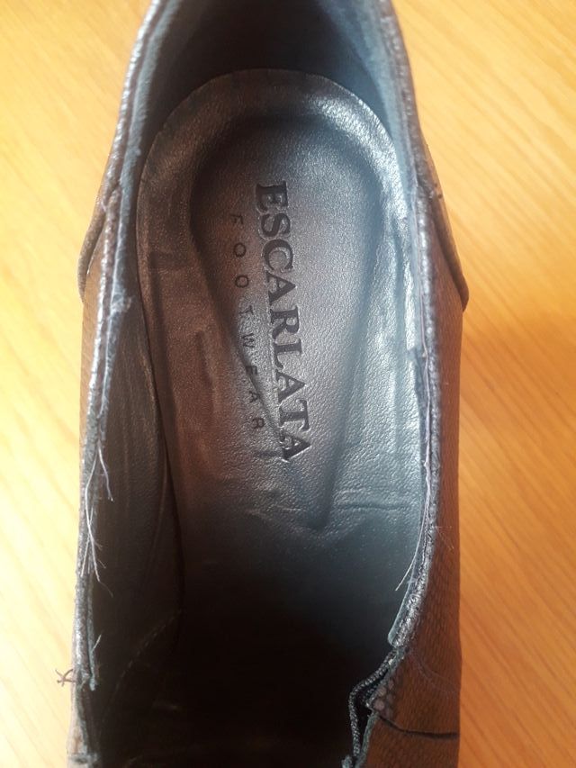 Zapato-botín de tacon. Marca Escarlata. Nuevos.