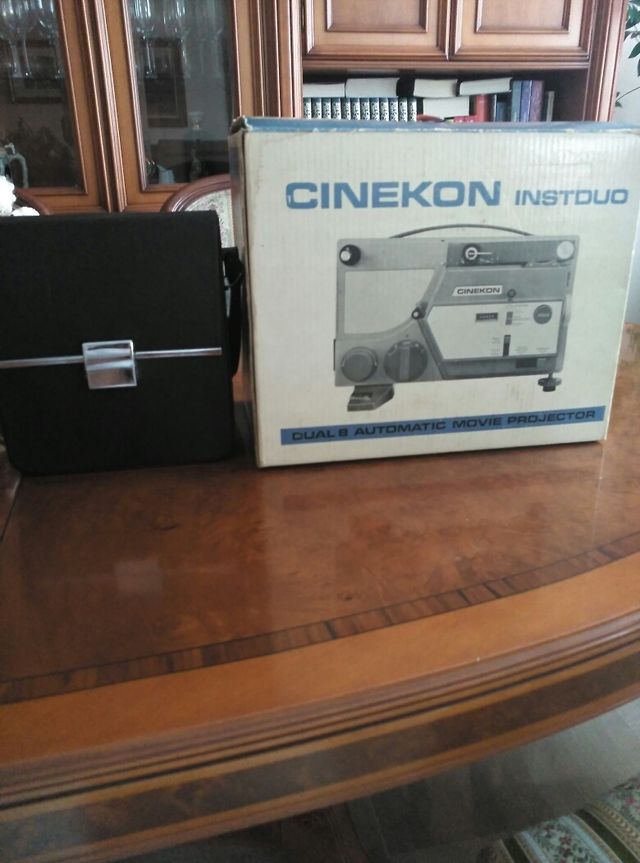 Cámara de vídeo y proyector 1970's cinekon