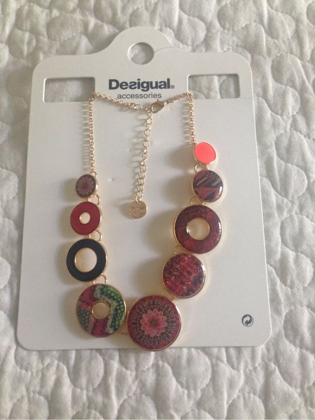 Collar desigual
