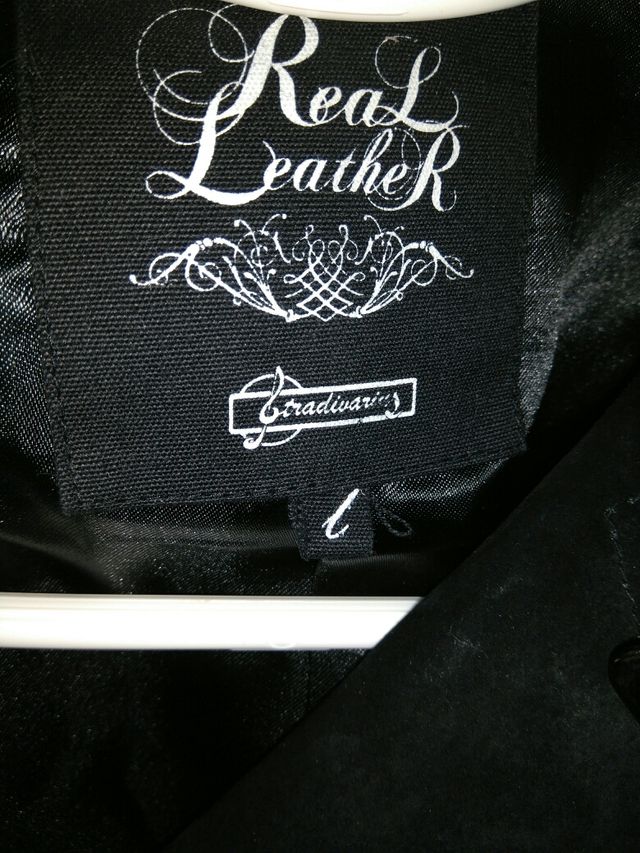 Precioso abrigo de cuero, de Stradivarius