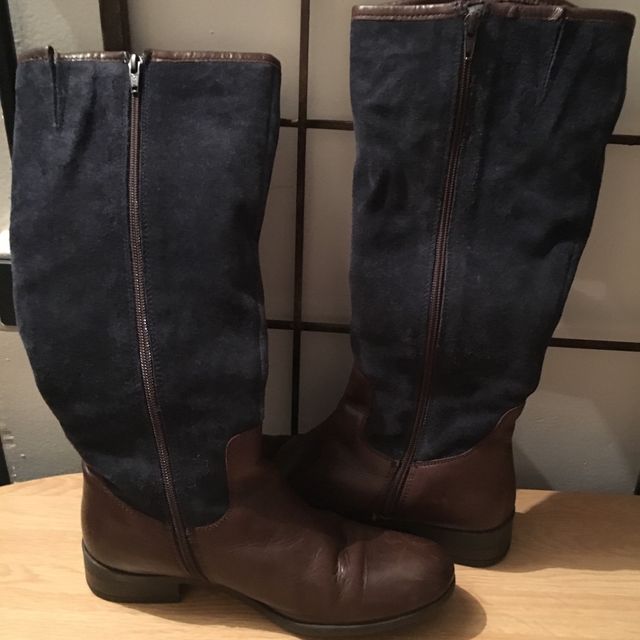 Botas señora piel azules y marrones.