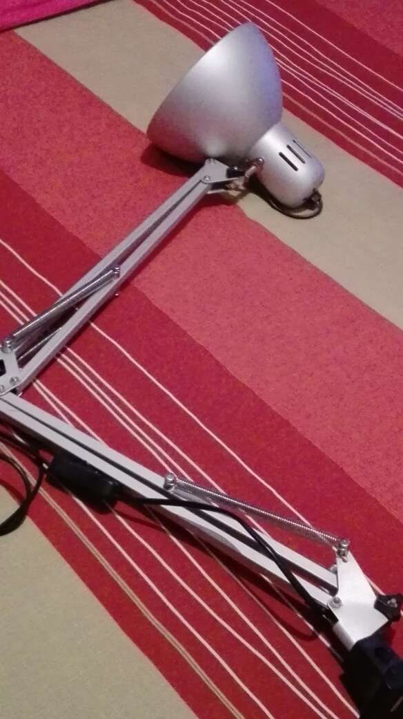 Lanpara de escritorio