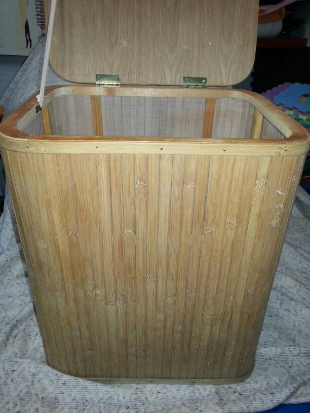 Cesta para ropa de segunda mano por 15 € en Colmenar Viejo en WALLAPOP