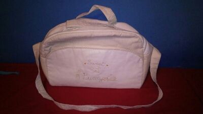 Colcha para cuna con bolsa.