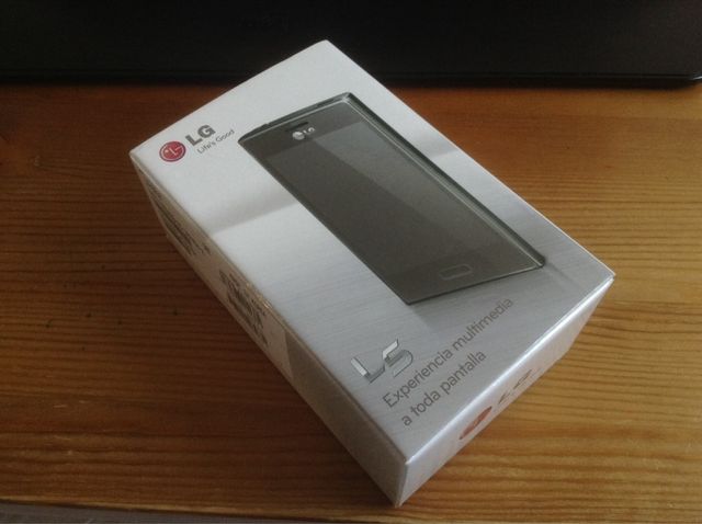 Caja Del LG -E610 Impecable