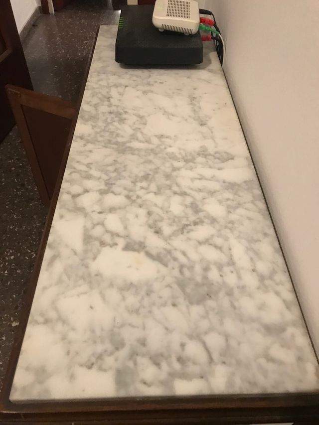 Mueble recibidor con placa de mármol