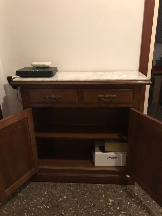 Mueble recibidor con placa de mármol