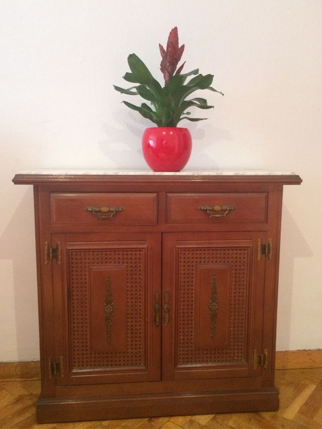 Mueble recibidor con placa de mármol