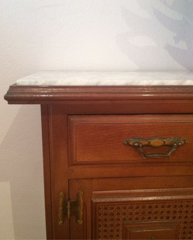 Mueble recibidor con placa de mármol