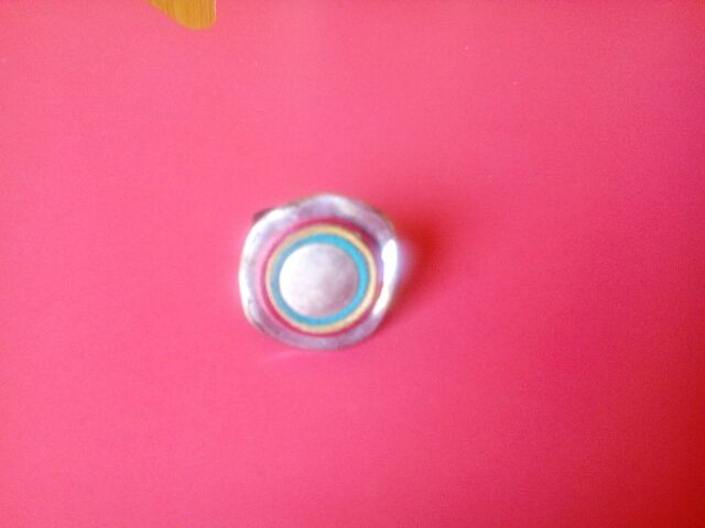 Anillo zamak y cuero