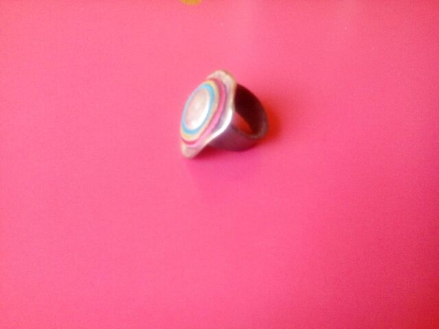 Anillo zamak y cuero