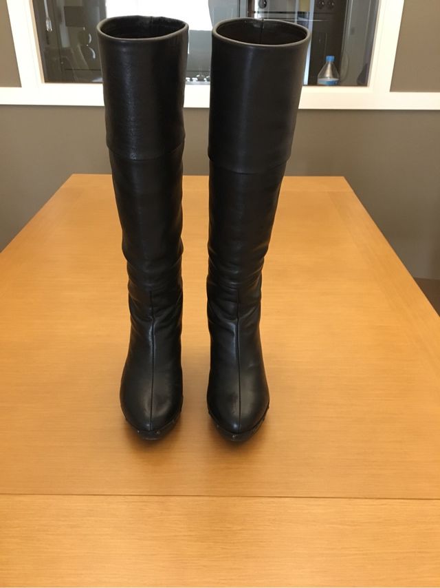 Botas piel color negro