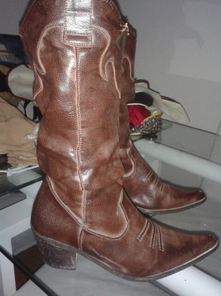 Botas cowboy piel mujer de segunda mano por 10 EUR en Torrejón de Ardoz en  WALLAPOP