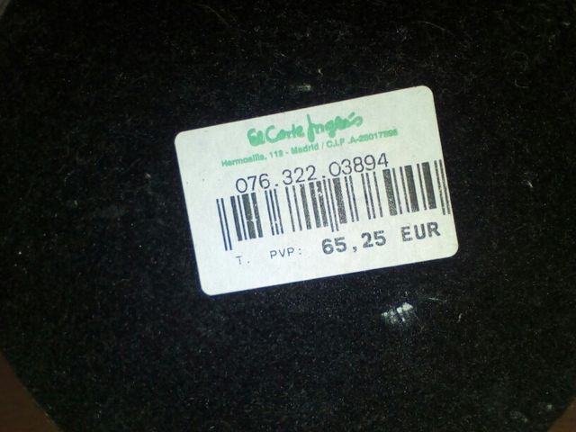 Jarrón de acero de diseño. El Corte Inglés.