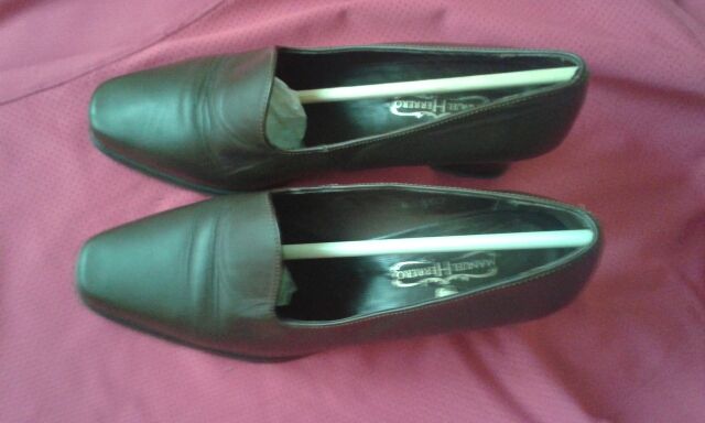 Zapatos piel color marrón.  N 36