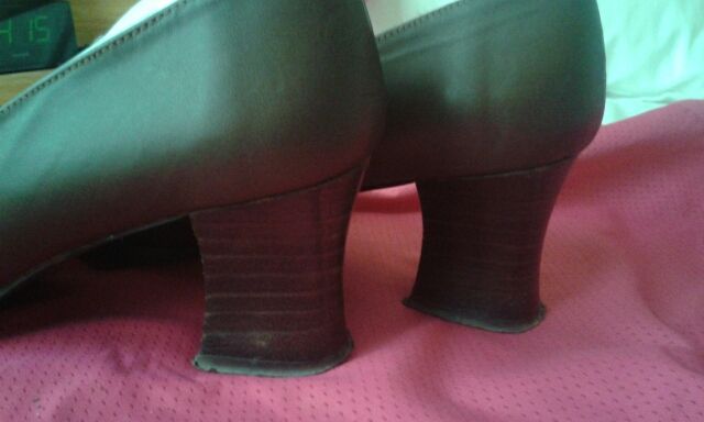 Zapatos piel color marrón.  N 36