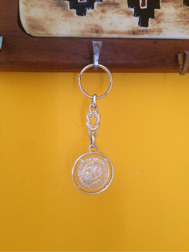 Llavero en plata nuevo , sin estrenar.