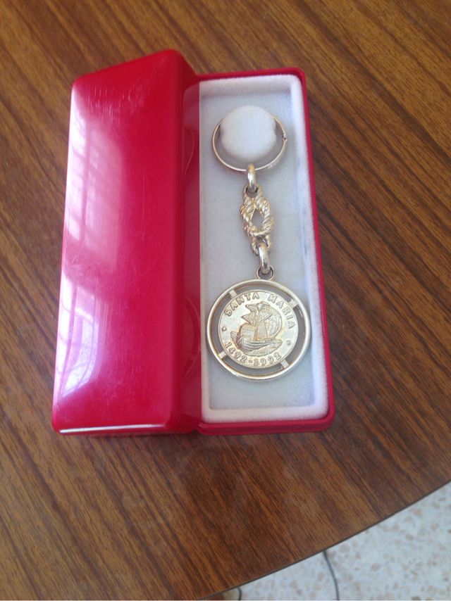 Llavero en plata nuevo , sin estrenar.