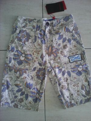 Bermuda niño marca catinimi t8 con etiqueta