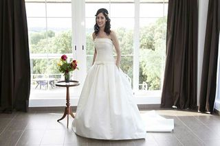 Vestido novia Pronovias Barcli + cancán + chaqueta de segunda mano por 890  EUR en Club Encinas en WALLAPOP