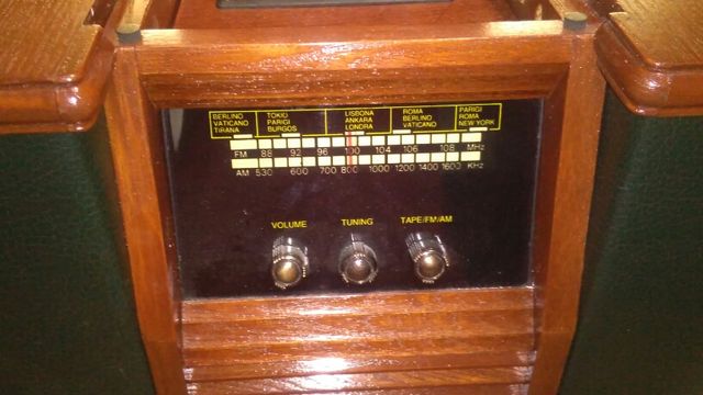 Radio y cassette imita antiguo