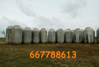 Tinajas de hormigón. Depósito de riego