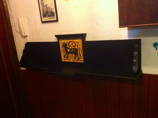 Estanteria Antigua Con Placa Ceramica