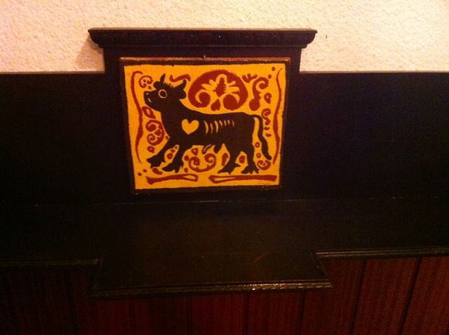 Estanteria Antigua Con Placa Ceramica